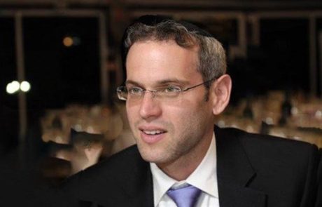 איך מגדלים בני אדם במחווה אחת